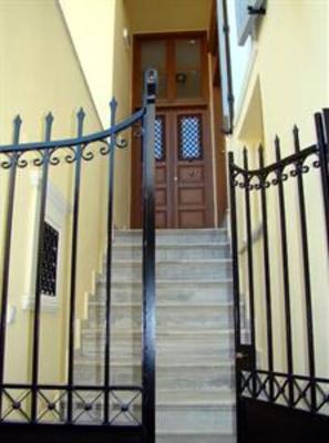 фото отеля Antouanetta Apartments