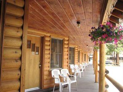 фото отеля Lone Eagle Lodge And Snowmobile Rental