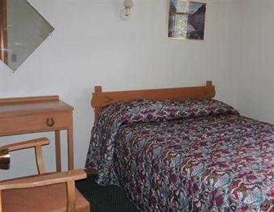 фото отеля Lone Eagle Lodge And Snowmobile Rental