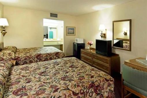 фото отеля Americas Best Value Inn by the River