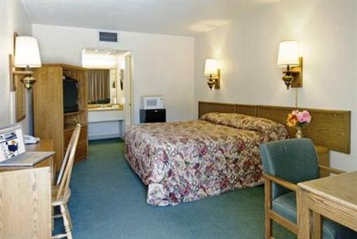 фото отеля Americas Best Value Inn by the River