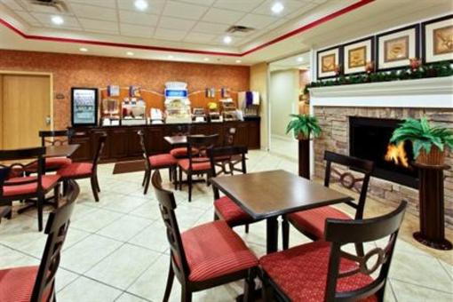 фото отеля Holiday Inn Express Hotel & Suites College Square
