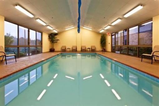 фото отеля Holiday Inn Express Hotel & Suites College Square