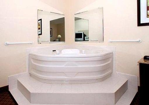 фото отеля Quality Inn Fort Wayne