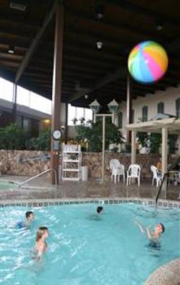 фото отеля Holiday Inn Topeka