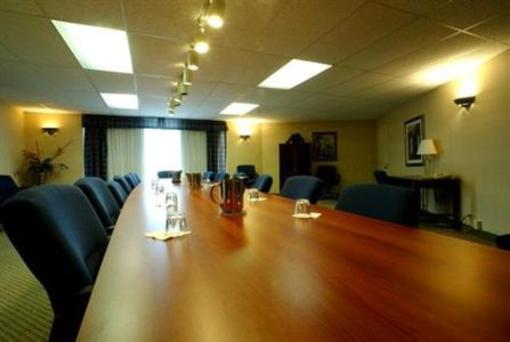 фото отеля Holiday Inn Topeka