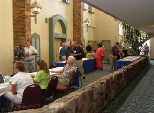 фото отеля Holiday Inn Topeka