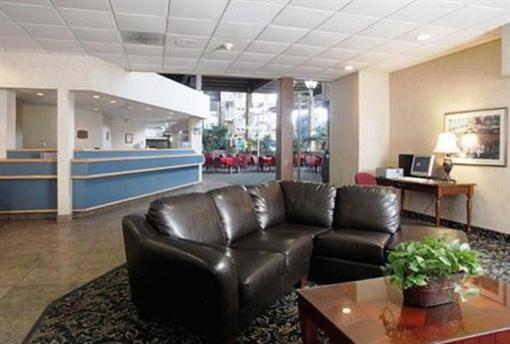 фото отеля Holiday Inn Topeka
