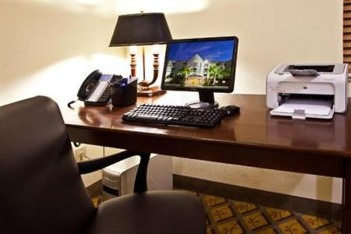 фото отеля Candlewood Suites Fort Myers Sanibel Gateway