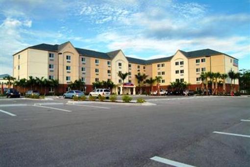 фото отеля Candlewood Suites Fort Myers Sanibel Gateway