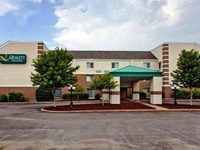 Quality Suites Airport