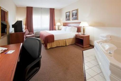 фото отеля Holiday Inn Express Warsaw