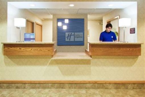фото отеля Holiday Inn Express Warsaw