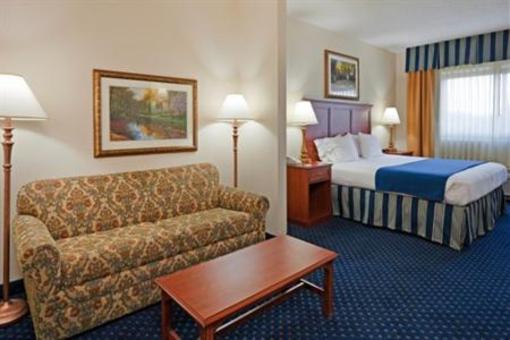 фото отеля Holiday Inn Express Hotel & Suites Montgomery/Boyd Cooper Parkway