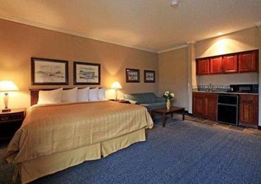 фото отеля Quality Inn & Suites Yacht Club Basin