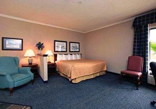 фото отеля Quality Inn & Suites Yacht Club Basin