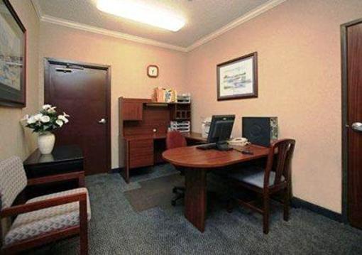 фото отеля Quality Inn & Suites Yacht Club Basin