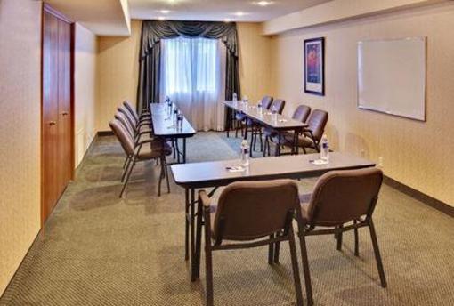 фото отеля Holiday Inn Express Cornhusker Lincoln (Nebraska)