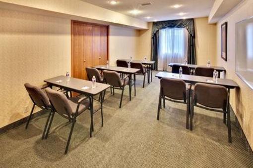 фото отеля Holiday Inn Express Cornhusker Lincoln (Nebraska)