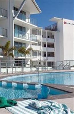 фото отеля Ramada Hotel & Suites