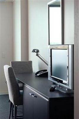 фото отеля Ramada Hotel & Suites