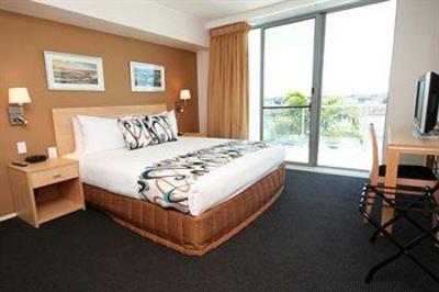 фото отеля Ramada Hotel & Suites