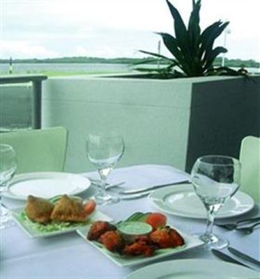фото отеля Ramada Hotel & Suites
