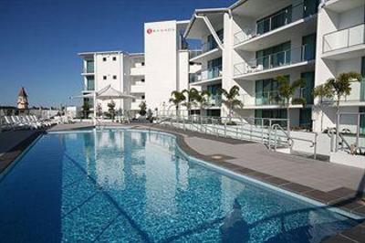 фото отеля Ramada Hotel & Suites