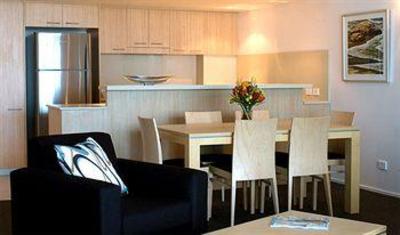 фото отеля Ramada Hotel & Suites