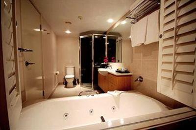 фото отеля Ramada Hotel & Suites