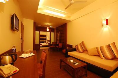фото отеля Sadanand Regency