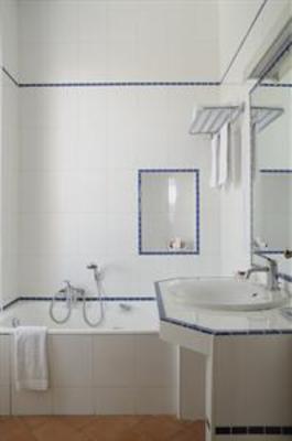 фото отеля Hotel Welcome Villefranche-sur-Mer
