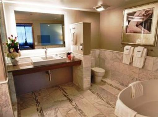 фото отеля Luxe City Center Hotel