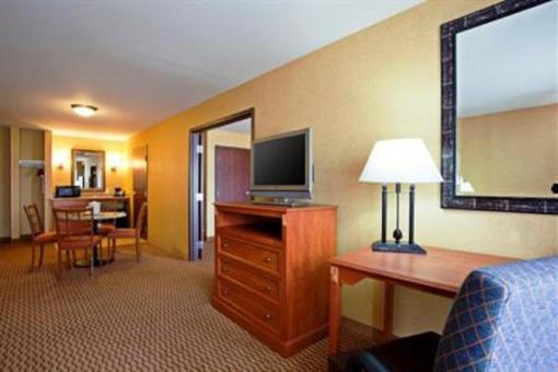 фото отеля Holiday Inn Express Hotel & Suites Airport Ontario (California)