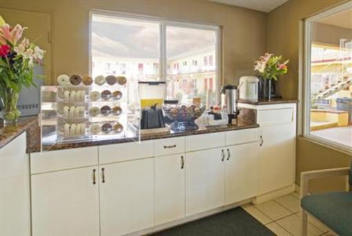 фото отеля America's Best Value Inn Anaheim