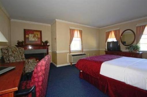 фото отеля Clarion Inn Historic Strasburg Inn