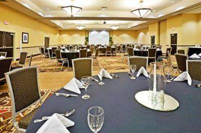 фото отеля Holiday Inn Hotel & Suites Denton University Area