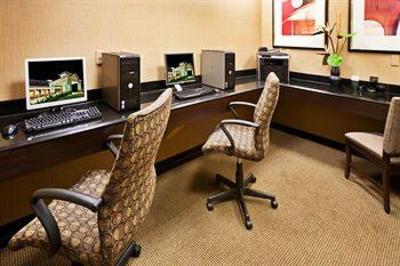 фото отеля Holiday Inn Hotel & Suites Denton University Area