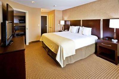 фото отеля Holiday Inn Hotel & Suites Denton University Area