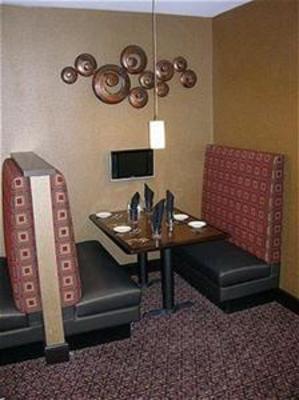 фото отеля Holiday Inn Hotel & Suites Denton University Area
