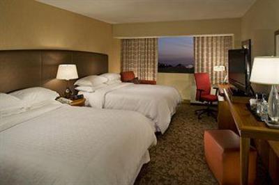 фото отеля Sheraton Iowa City Hotel