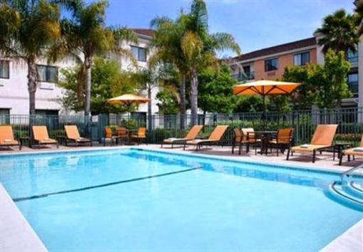 фото отеля Courtyard by Marriott Oakland Airport