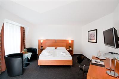 фото отеля Hotel Plaza Duisburg