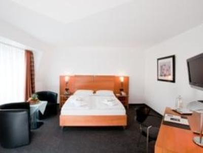 фото отеля Hotel Plaza Duisburg
