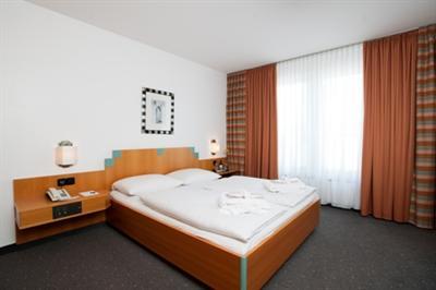 фото отеля Hotel Plaza Duisburg