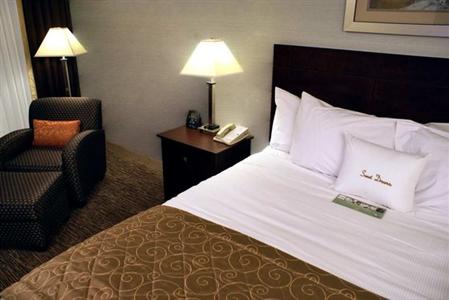 фото отеля DoubleTree by Hilton Hotel Rocky Mount