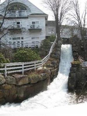 фото отеля The Inn at Mill Falls