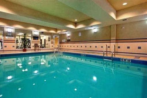 фото отеля Holiday Inn Express Huntsville (Canada)