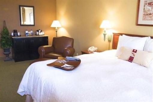 фото отеля Hampton Inn & Suites Nashville - Vanderbilt - Elliston Place