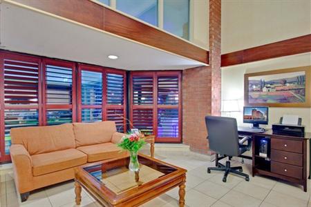 фото отеля Holiday Inn Express Hamilton Canada